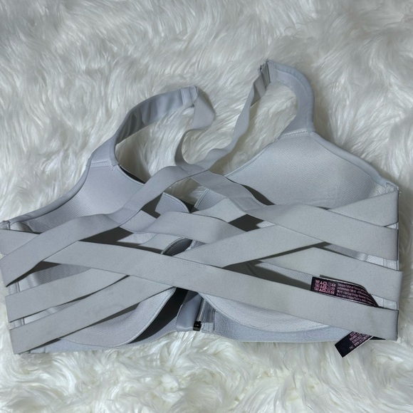 Victoria’s Secret sports bra size 36DDD - Picture 3 of 4